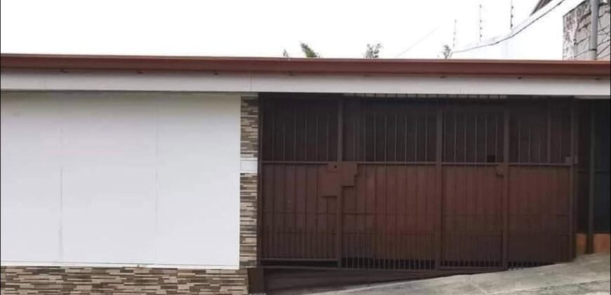 Se Vende Casa Con Apartamentos En  Urbanización Baviera, Alajuela Centro