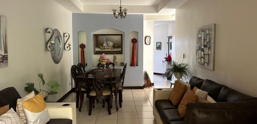 Se Vende Hermosa Casa en Alajuela, Residencial Baviera.