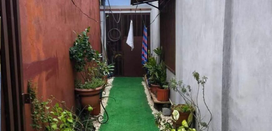 Se Vende Casa Con Apartamentos En  Urbanización Baviera, Alajuela Centro