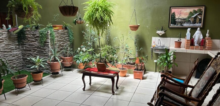 Se Vende Hermosa Casa en Alajuela, Residencial Baviera.