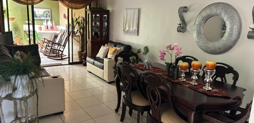 Se Vende Hermosa Casa en Alajuela, Residencial Baviera.