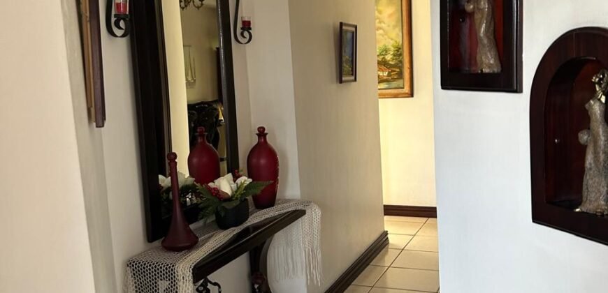 Se Vende Hermosa Casa en Alajuela, Residencial Baviera.