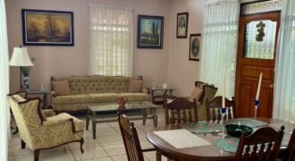 Se Vende Casa en Santa Bárbara, Heredia.