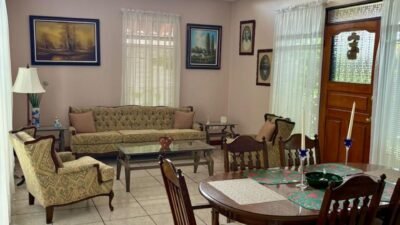 Se Vende Casa en Santa Bárbara, Heredia.