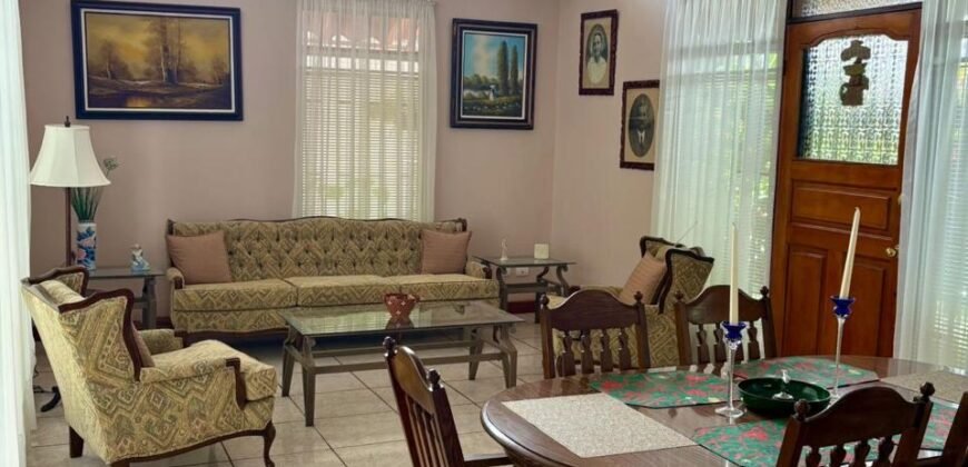 Se Vende Casa en Santa Bárbara, Heredia.