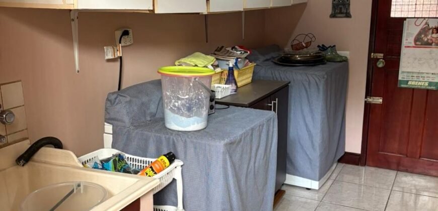 Se Vende Casa en Santa Bárbara, Heredia.