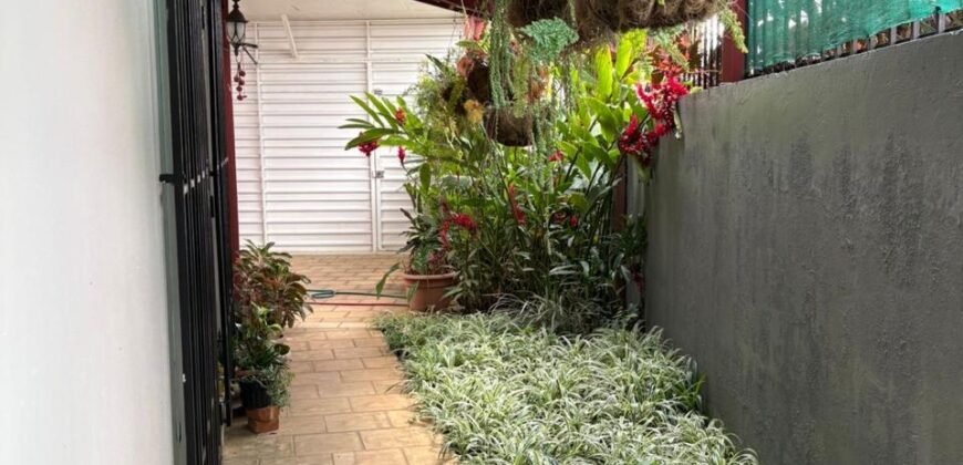 Se Vende Casa en Santa Bárbara, Heredia.