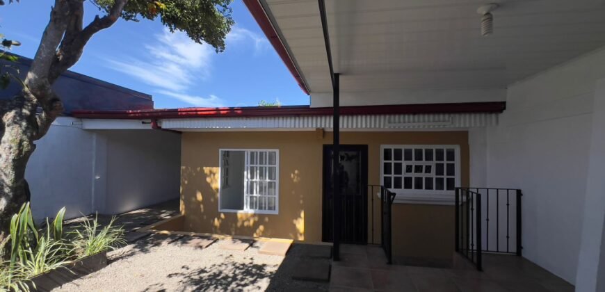 Se Vende Linda Casa en Pueblo Nuevo de Alajuela.