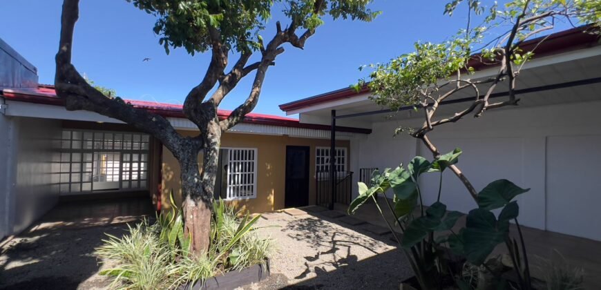 Se Vende Linda Casa en Pueblo Nuevo de Alajuela.