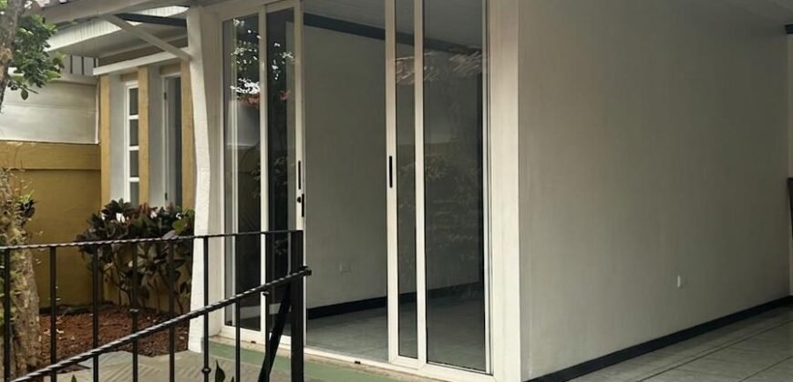 Se Vende Linda Casa en Pueblo Nuevo de Alajuela.