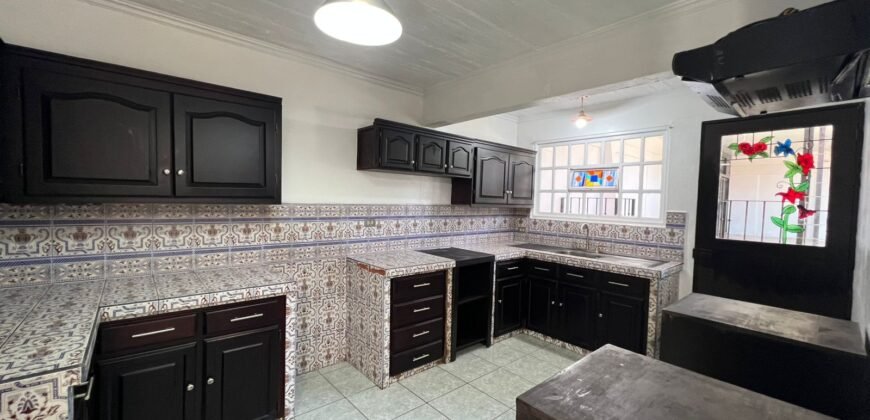 Se Vende Linda Casa en Pueblo Nuevo de Alajuela.