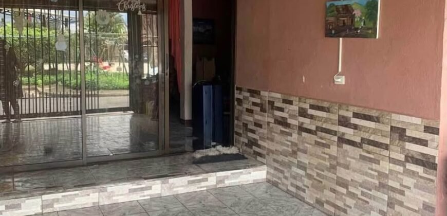 SE VENDE CASA CON APARTAMENTO  EN VILLA BONITA, ALAJUELA